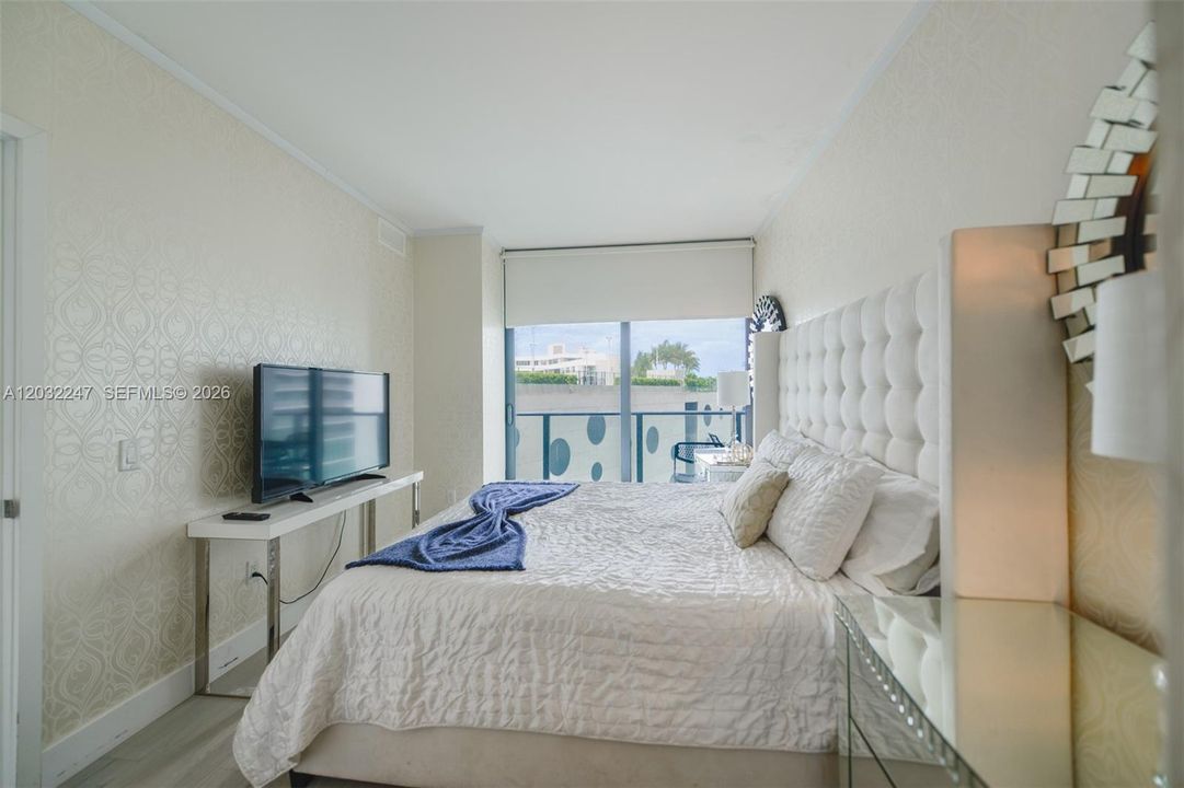 MASTER BED