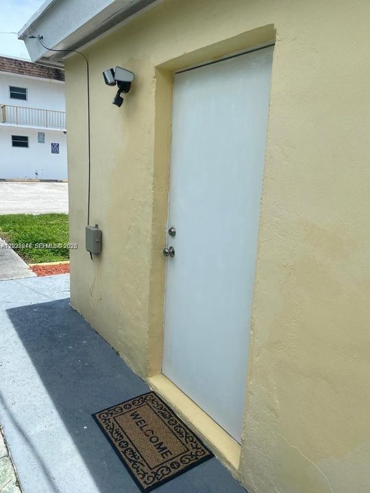 For Rent: $1,300 (0 beds, 1 baths, 350 Square Feet)