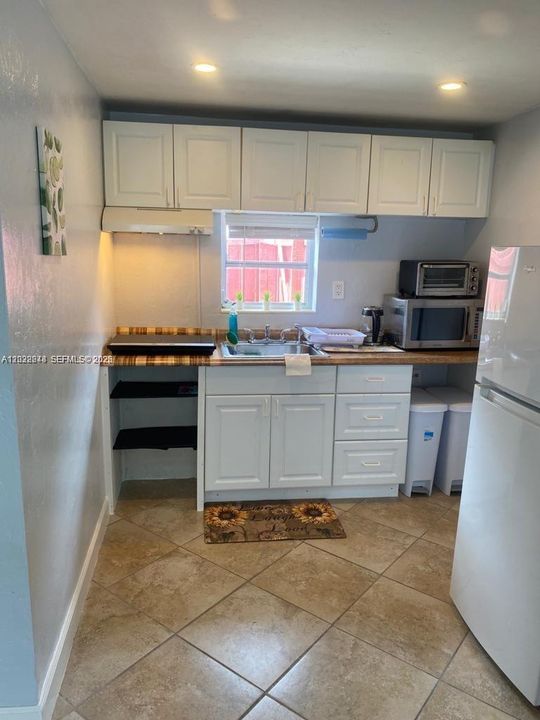 For Rent: $1,300 (0 beds, 1 baths, 350 Square Feet)