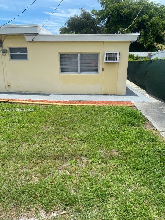 For Rent: $1,300 (0 beds, 1 baths, 350 Square Feet)