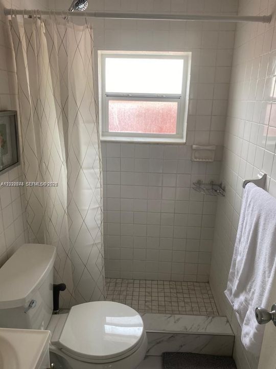 For Rent: $1,300 (0 beds, 1 baths, 350 Square Feet)