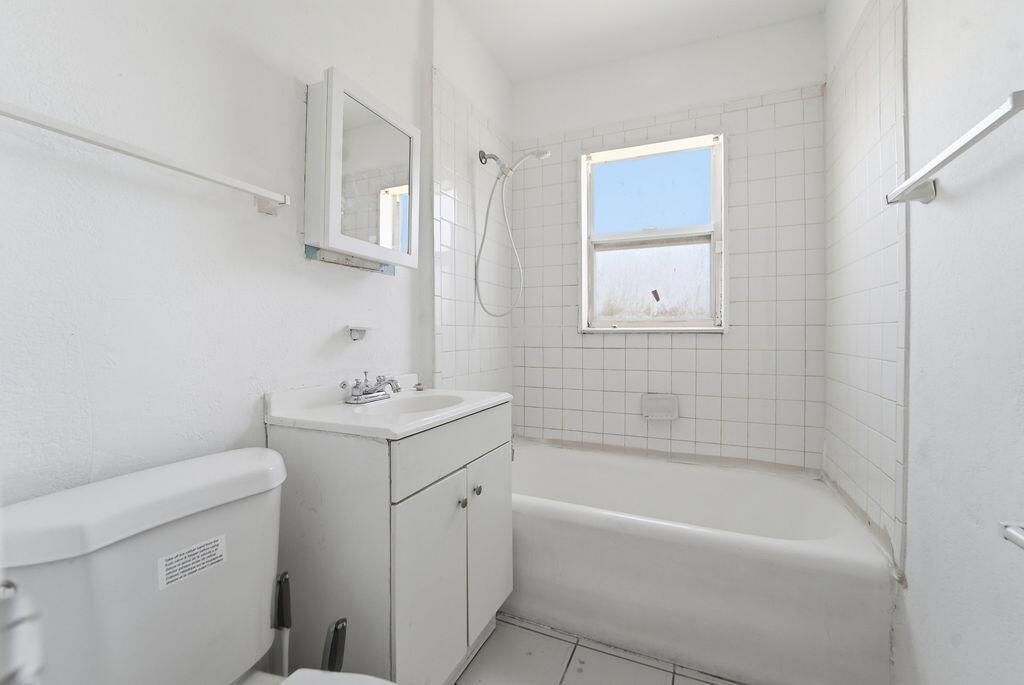 Unit 3 Bathroom