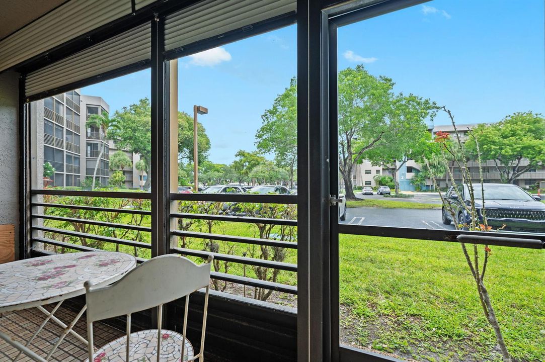 27-web-or-mls-900-colony-point-cir-121