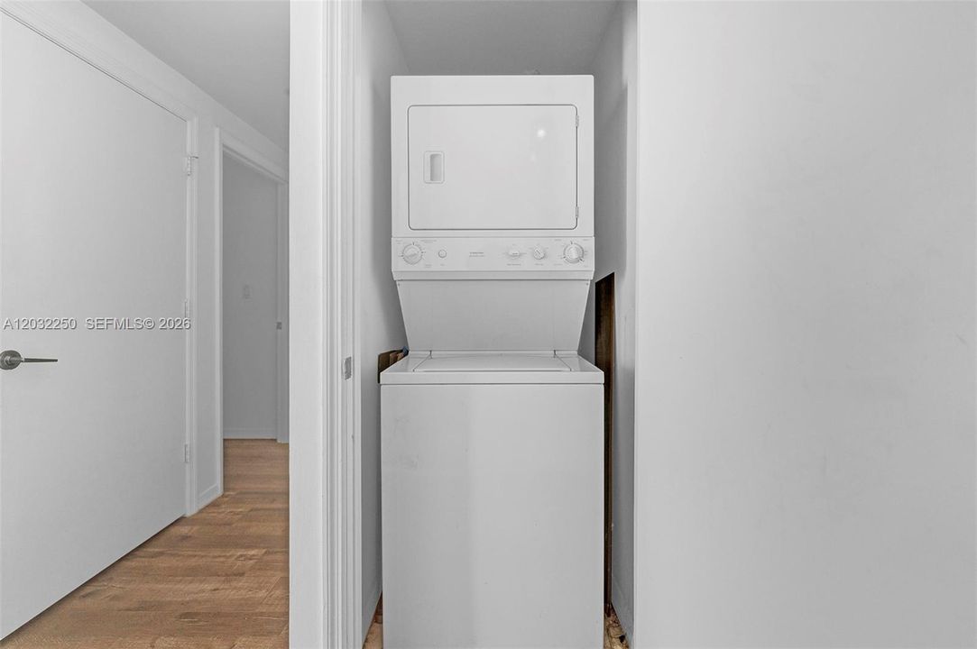 For Rent: $3,150 (1 beds, 1 baths, 738 Square Feet)
