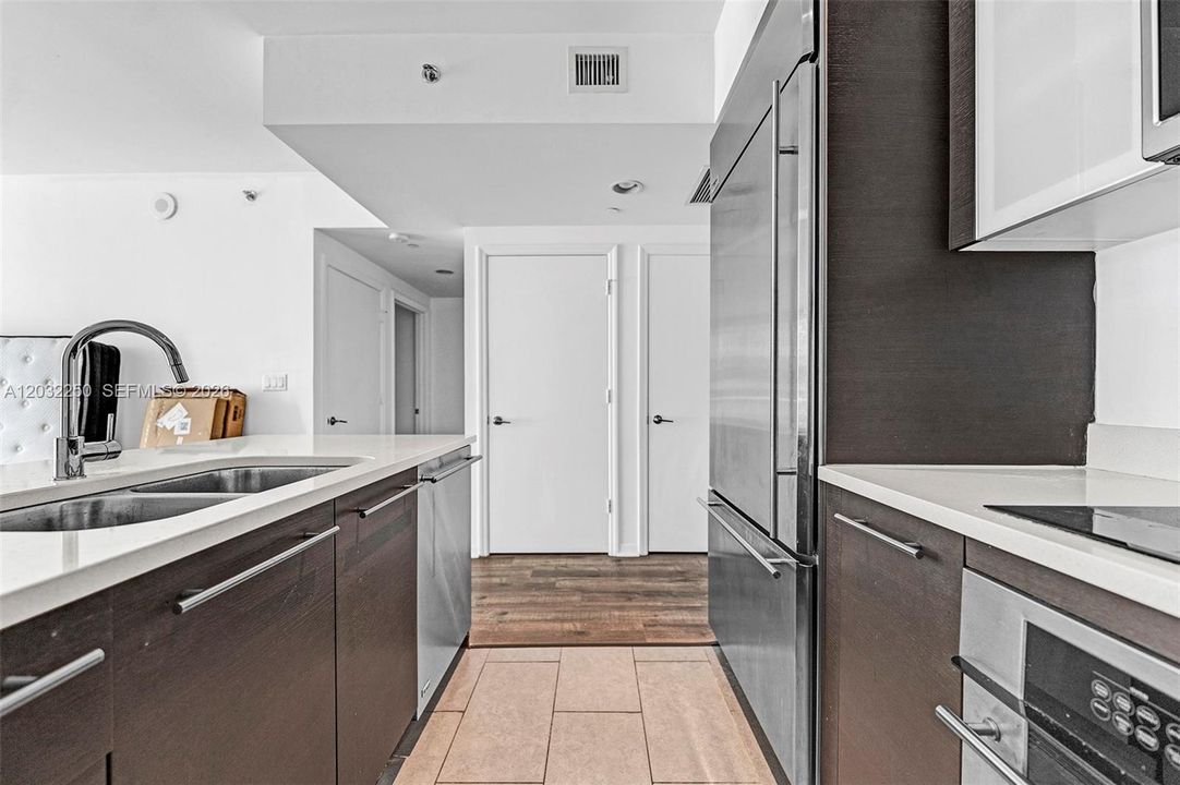 For Rent: $3,150 (1 beds, 1 baths, 738 Square Feet)