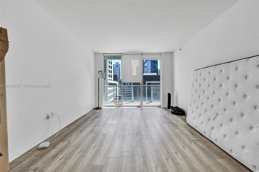 For Rent: $3,150 (1 beds, 1 baths, 738 Square Feet)