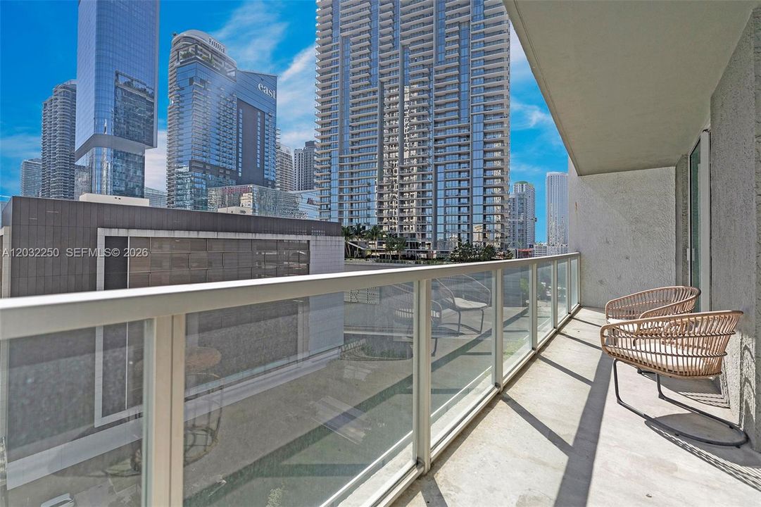 For Rent: $3,150 (1 beds, 1 baths, 738 Square Feet)