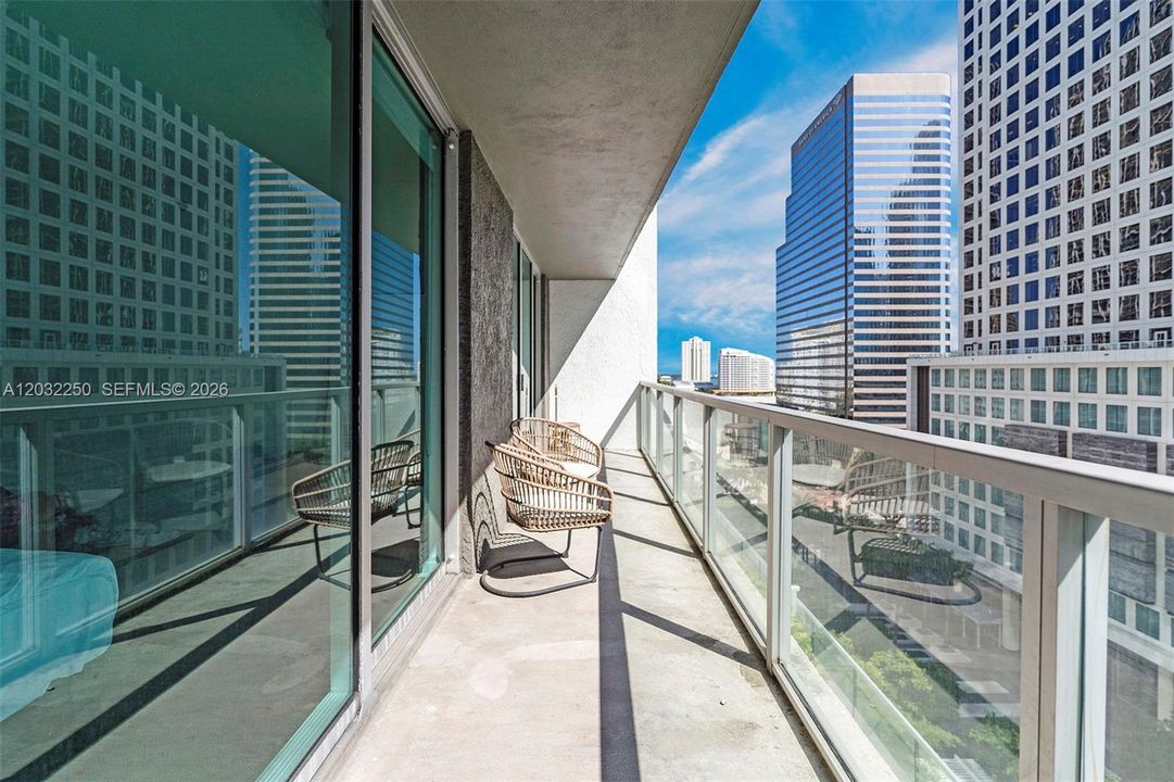 For Rent: $3,150 (1 beds, 1 baths, 738 Square Feet)