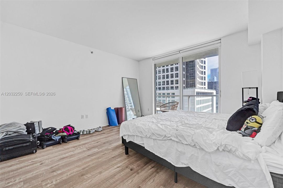 For Rent: $3,150 (1 beds, 1 baths, 738 Square Feet)