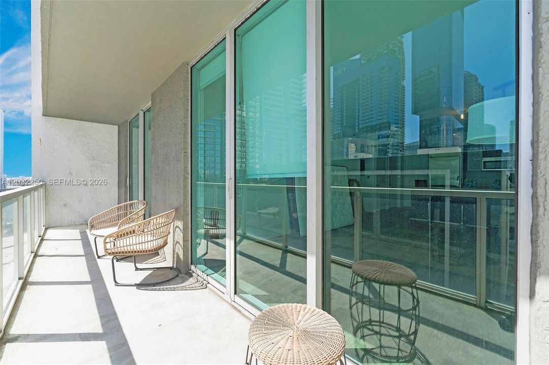 For Rent: $3,150 (1 beds, 1 baths, 738 Square Feet)