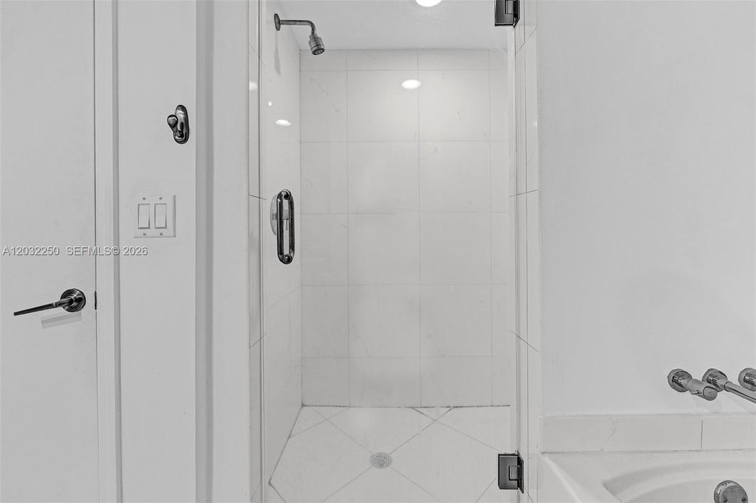 For Rent: $3,150 (1 beds, 1 baths, 738 Square Feet)