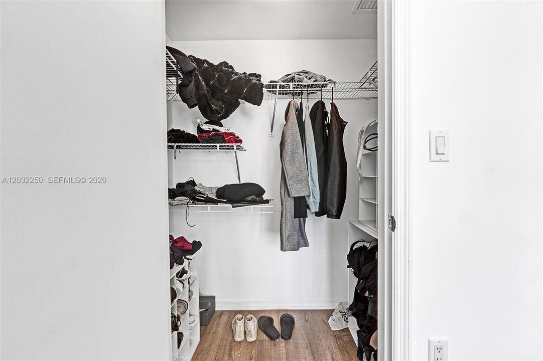For Rent: $3,150 (1 beds, 1 baths, 738 Square Feet)