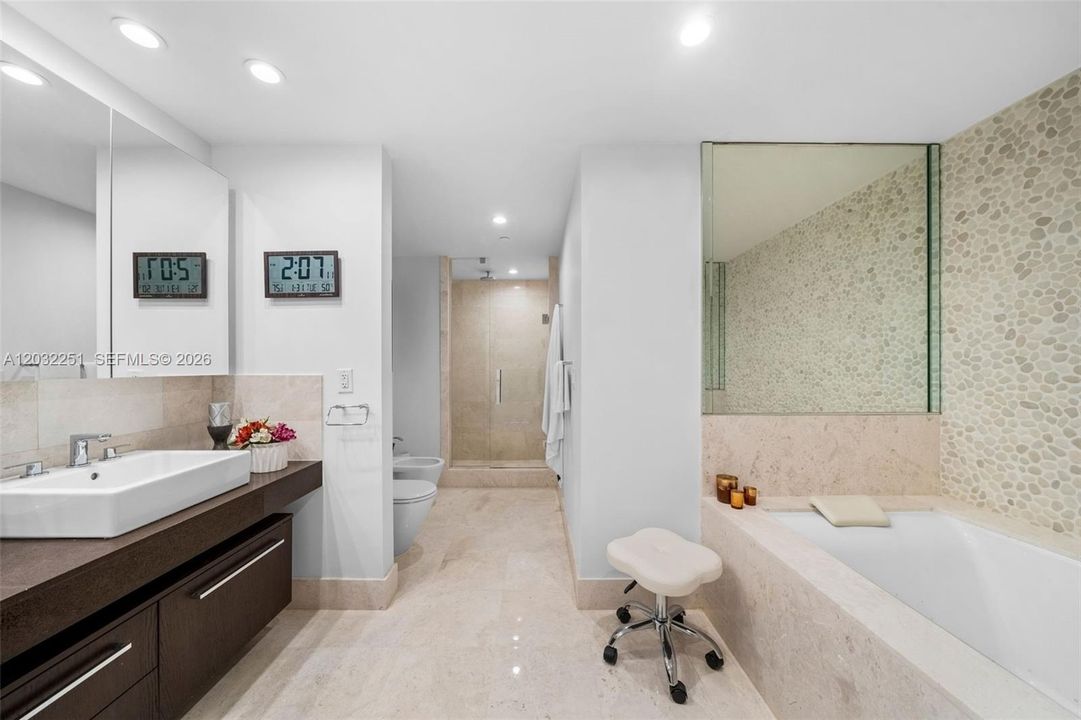 For Rent: $7,500 (1 beds, 2 baths, 1161 Square Feet)