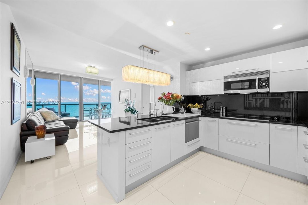 For Rent: $7,500 (1 beds, 2 baths, 1161 Square Feet)