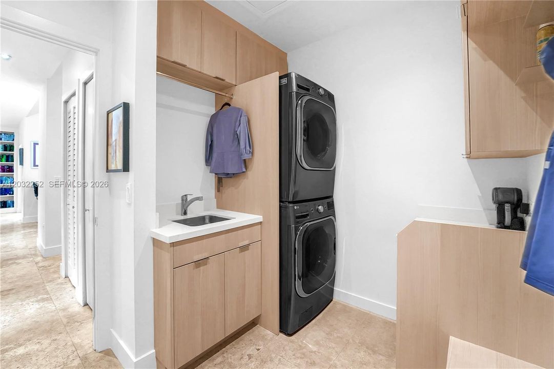 В аренду: $15,500 (4 спален, 3 ванн, 2785 Квадратных фут)