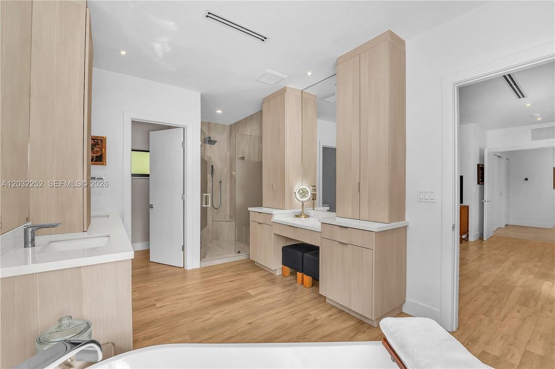 В аренду: $15,500 (4 спален, 3 ванн, 2785 Квадратных фут)