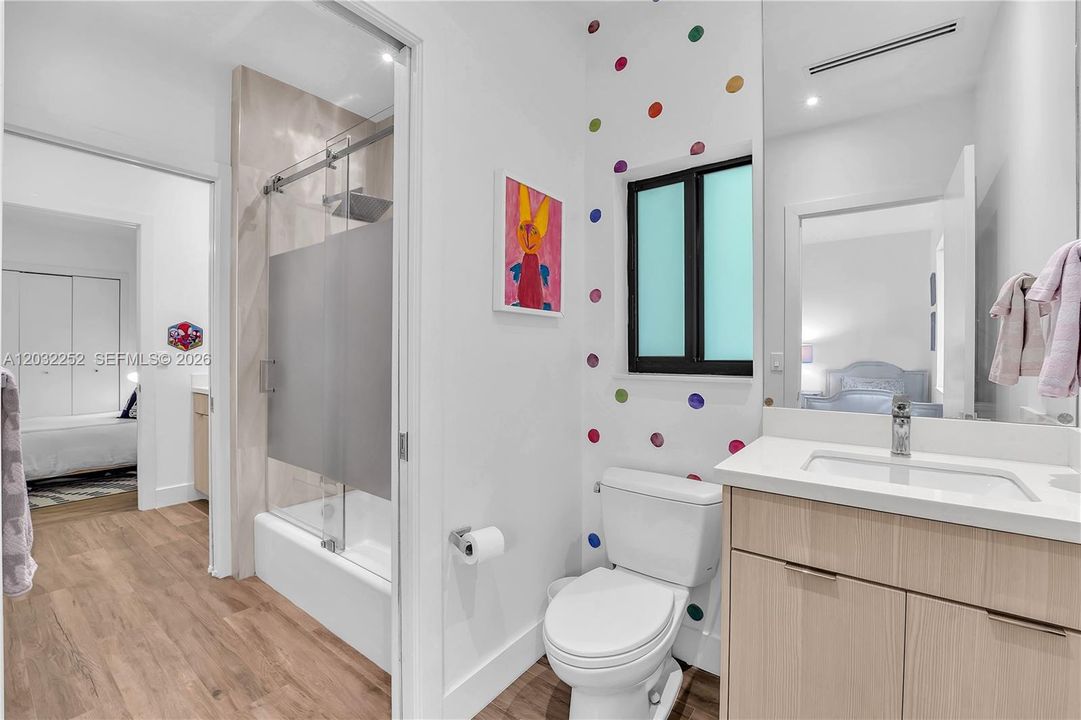В аренду: $15,500 (4 спален, 3 ванн, 2785 Квадратных фут)