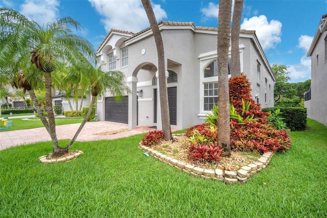 For Rent: $4,800 (4 beds, 3 baths, 2740 Square Feet)
