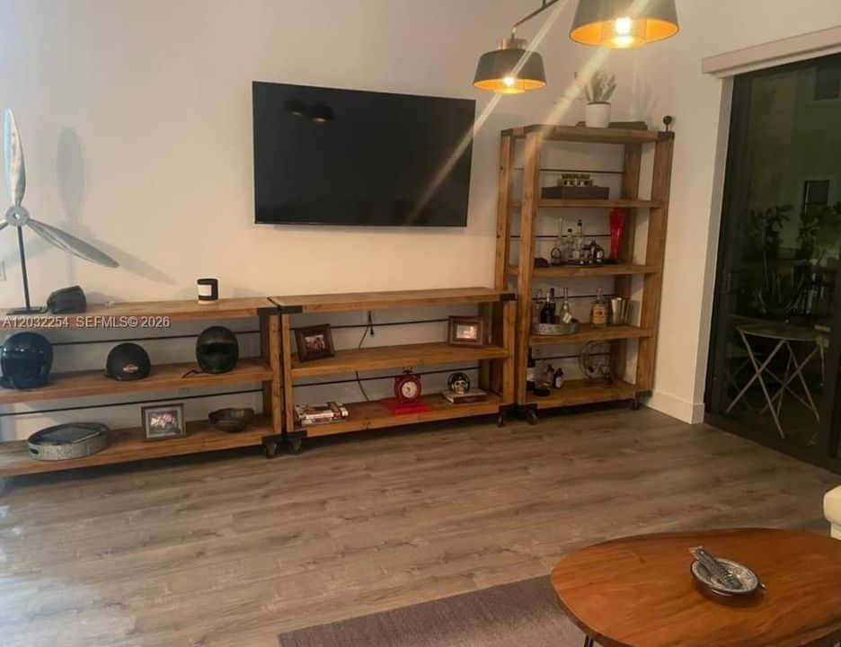 Activo con contrato: $3,500 (2 camas, 2 baños, 1211 Pies cuadrados)