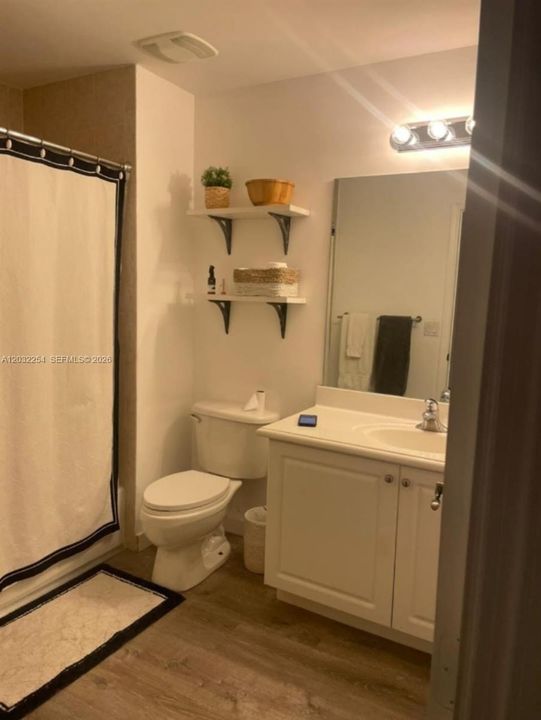 Activo con contrato: $3,500 (2 camas, 2 baños, 1211 Pies cuadrados)