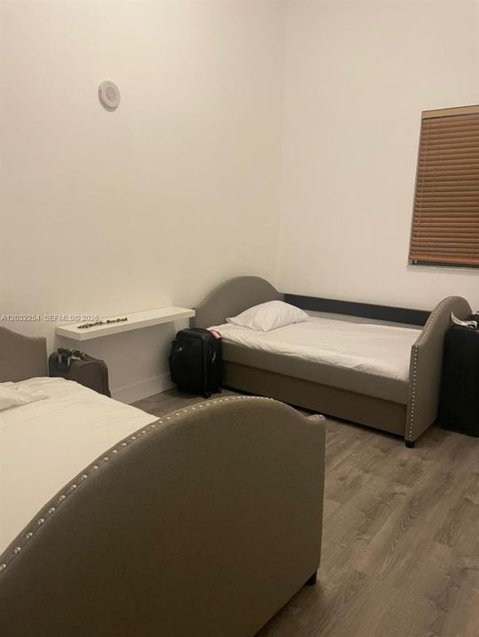 Activo con contrato: $3,500 (2 camas, 2 baños, 1211 Pies cuadrados)