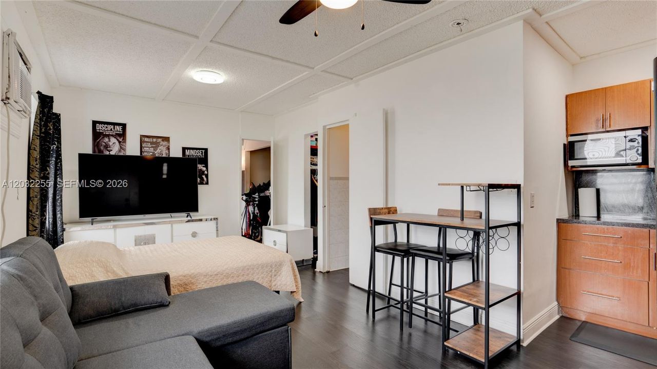На продажу: $650,000 (4 спален, 2 ванн, 1440 Квадратных фут)