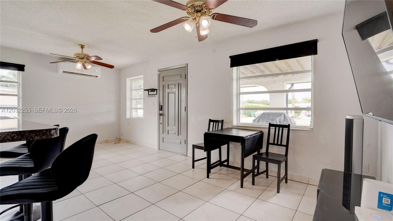 На продажу: $650,000 (4 спален, 2 ванн, 1440 Квадратных фут)