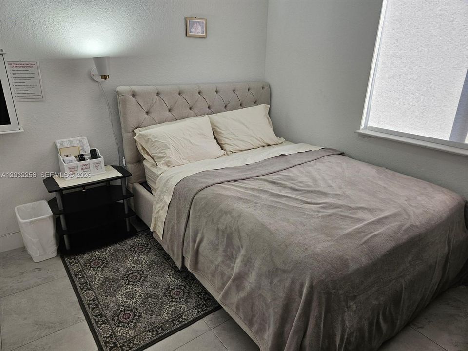 В аренду: $950 (2 спален, 1 ванн, 1651 Квадратных фут)