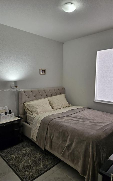 В аренду: $950 (2 спален, 1 ванн, 1651 Квадратных фут)