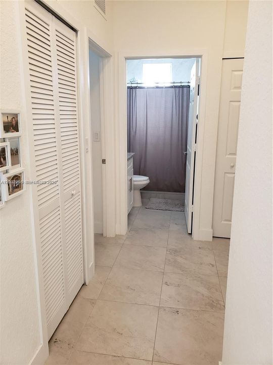 В аренду: $950 (2 спален, 1 ванн, 1651 Квадратных фут)