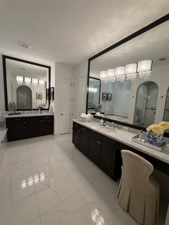 For Sale: $2,195,000 (5 beds, 4 baths, 4459 Square Feet)