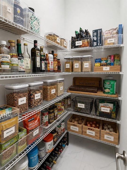WALK IN PANTRY