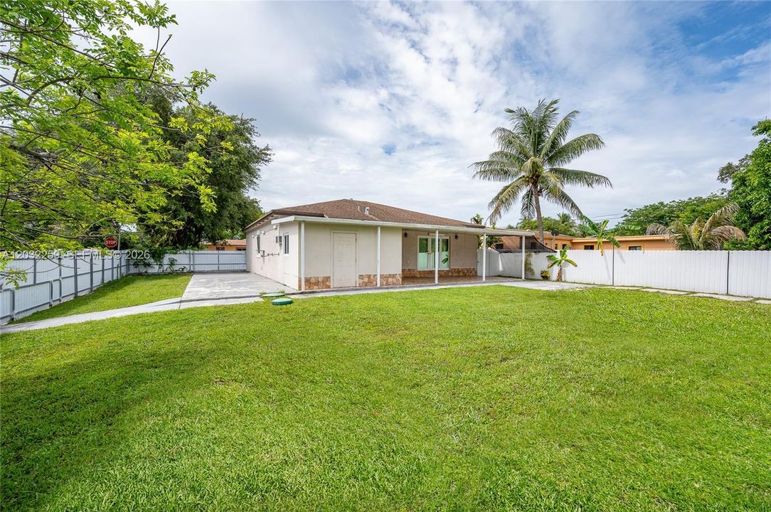 For Sale: $600,000 (4 beds, 2 baths, 1680 Square Feet)
