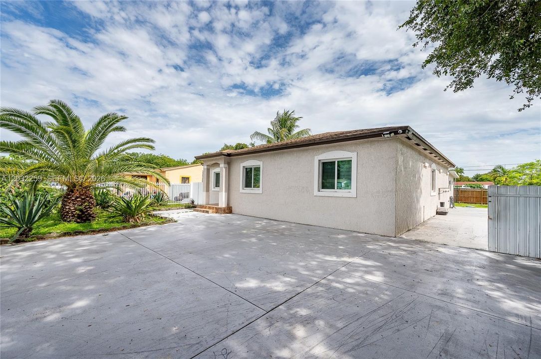 For Sale: $600,000 (4 beds, 2 baths, 1680 Square Feet)