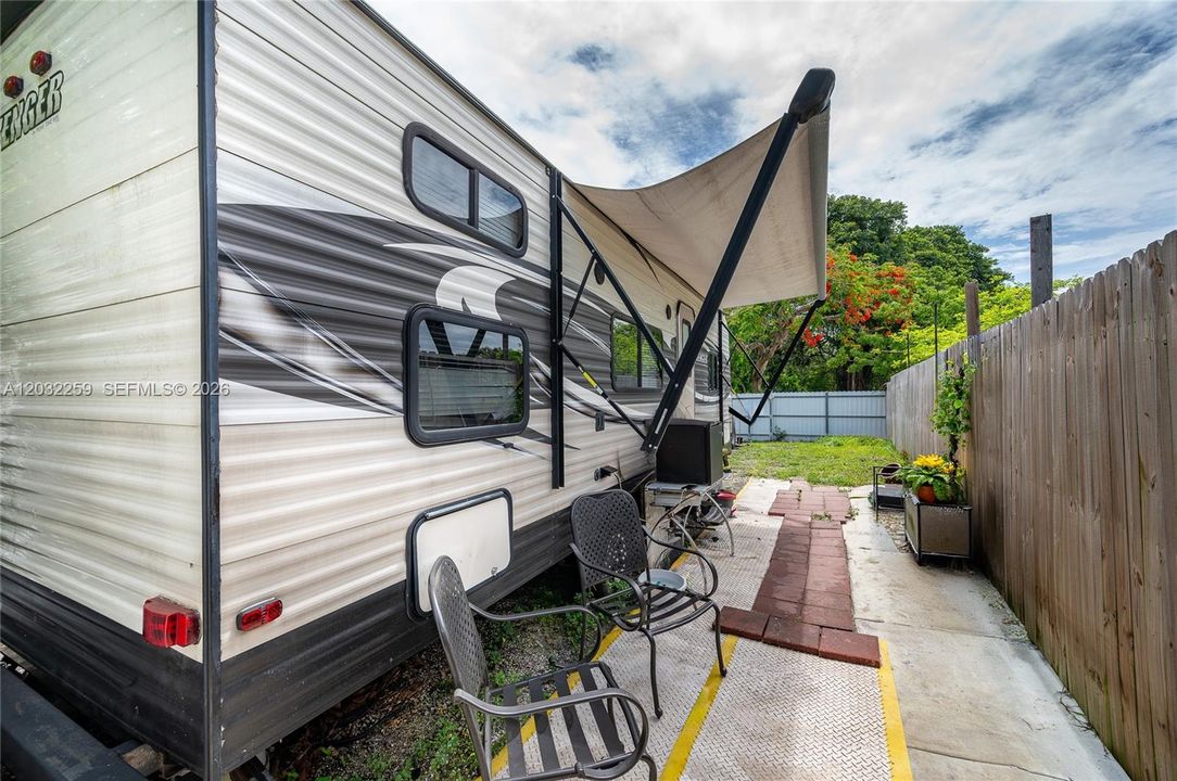 For Sale: $600,000 (4 beds, 2 baths, 1680 Square Feet)