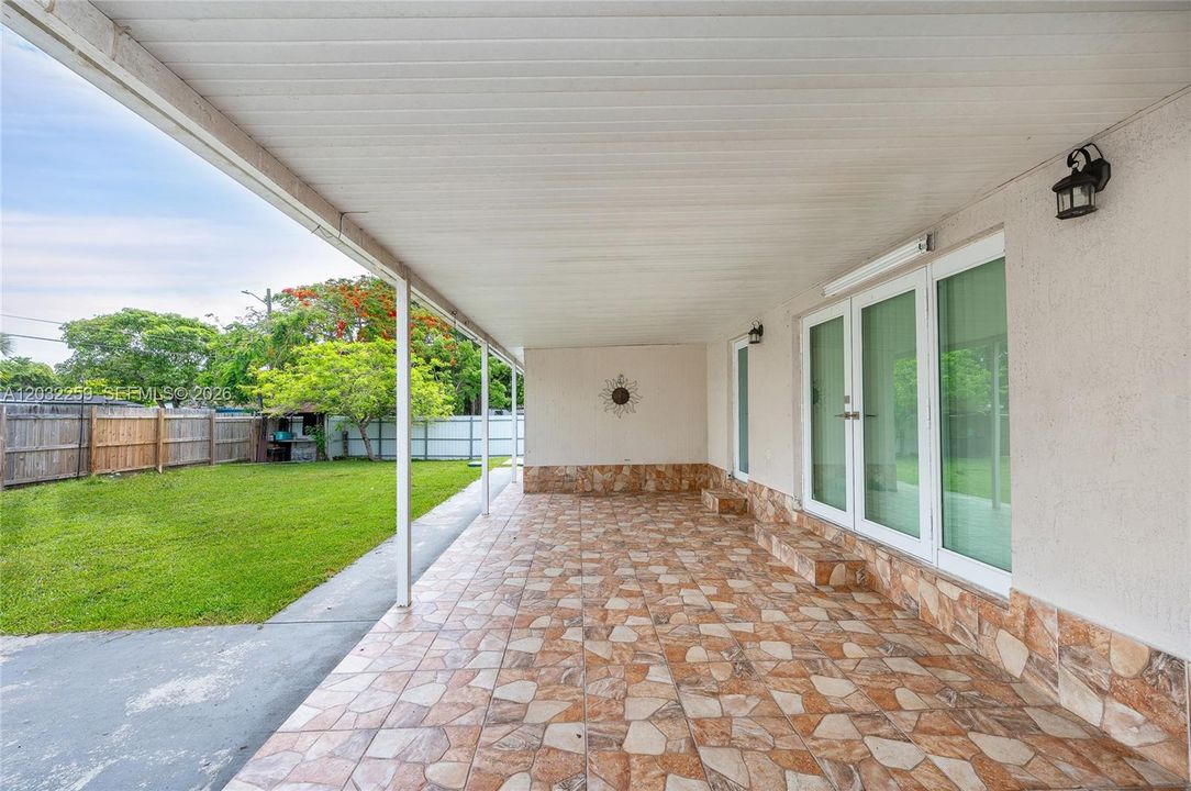 For Sale: $600,000 (4 beds, 2 baths, 1680 Square Feet)