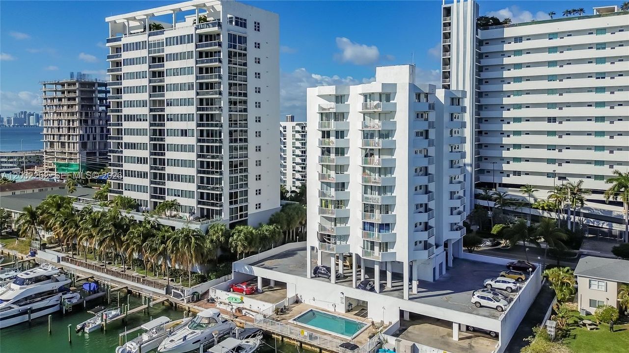 For Rent: $3,000 (2 beds, 2 baths, 1000 Square Feet)