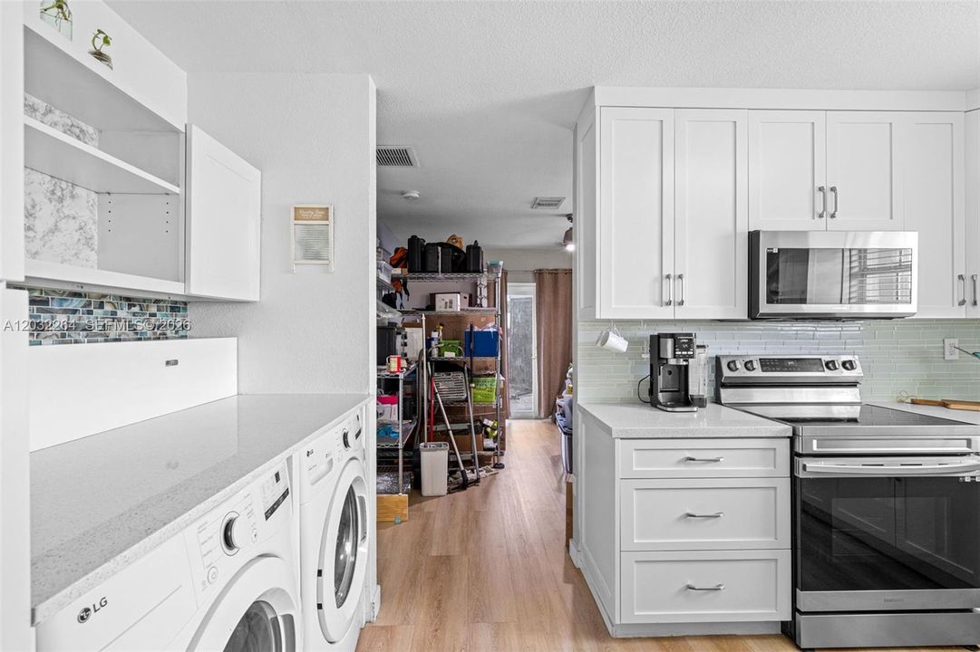 For Sale: $475,000 (3 beds, 2 baths, 1278 Square Feet)