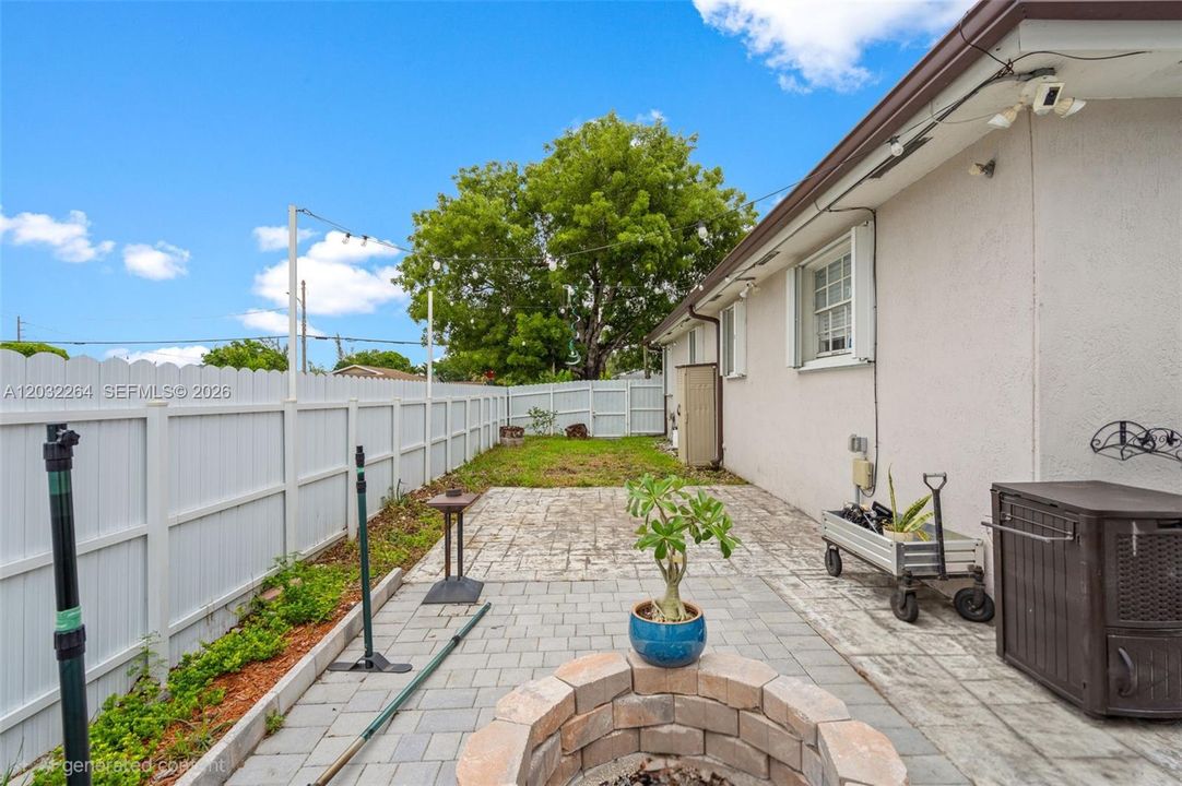 For Sale: $475,000 (3 beds, 2 baths, 1278 Square Feet)