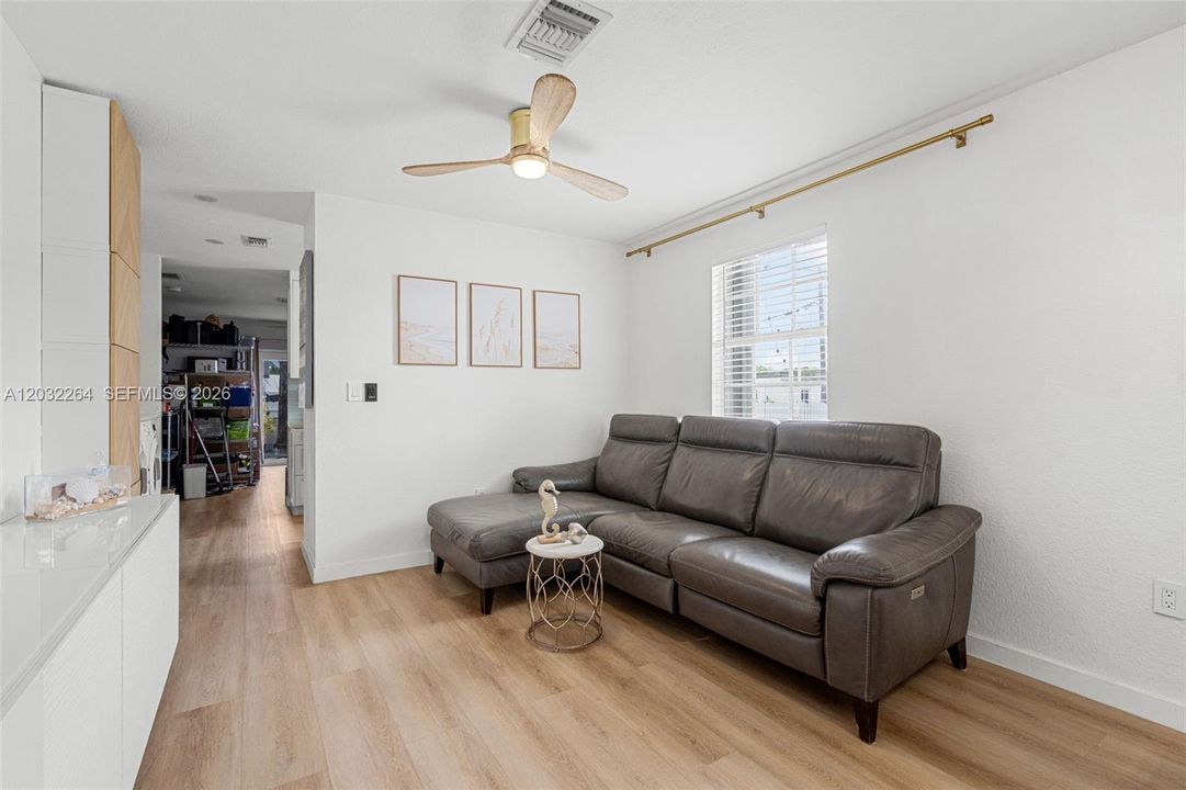 For Sale: $475,000 (3 beds, 2 baths, 1278 Square Feet)