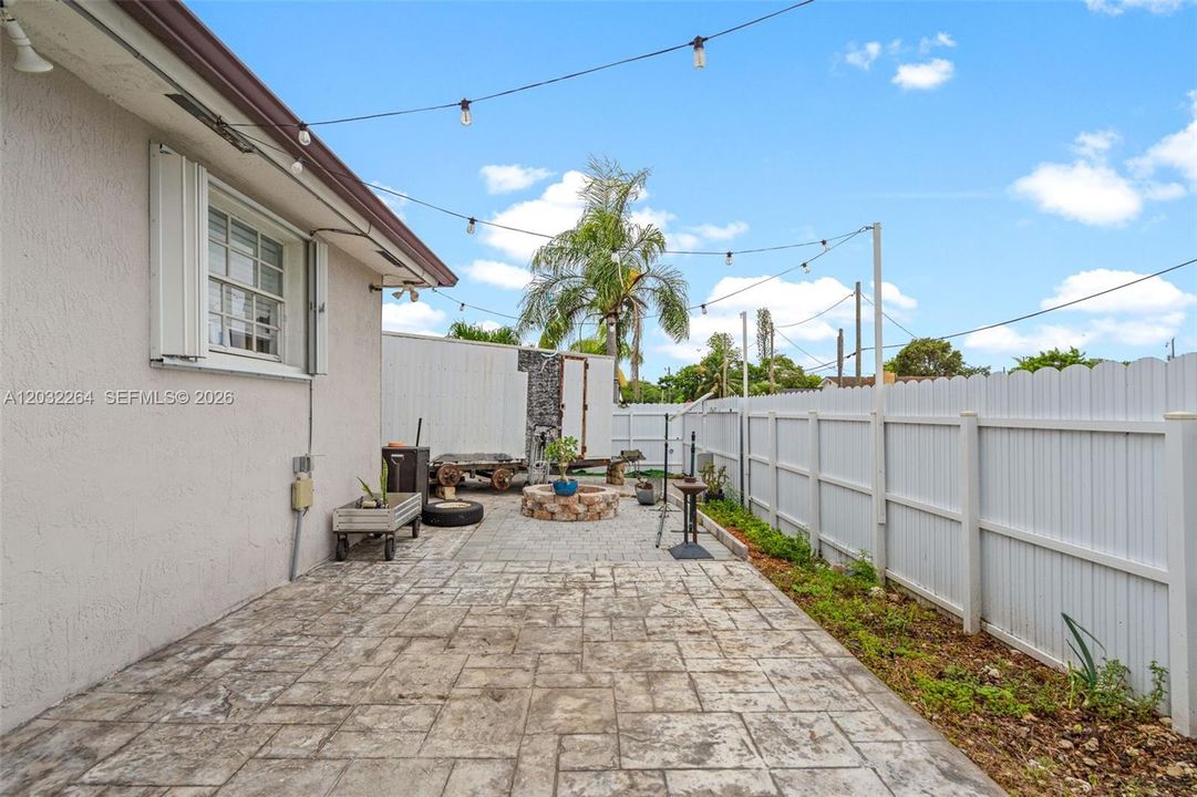 For Sale: $475,000 (3 beds, 2 baths, 1278 Square Feet)