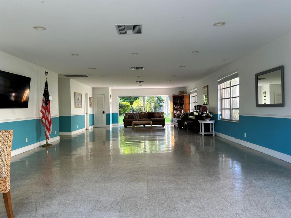 common room;piano