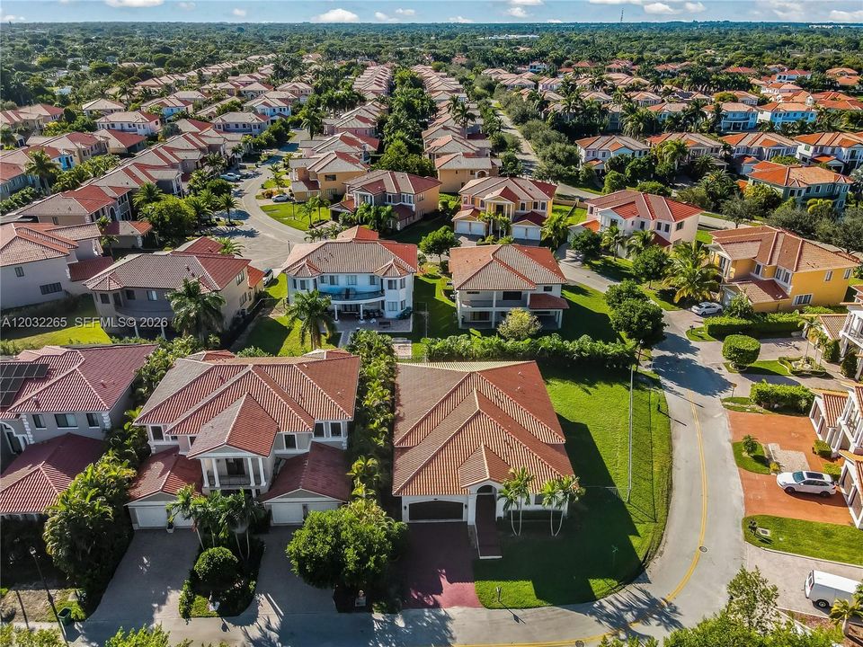 В аренду: $5,500 (4 спален, 2 ванн, 2496 Квадратных фут)