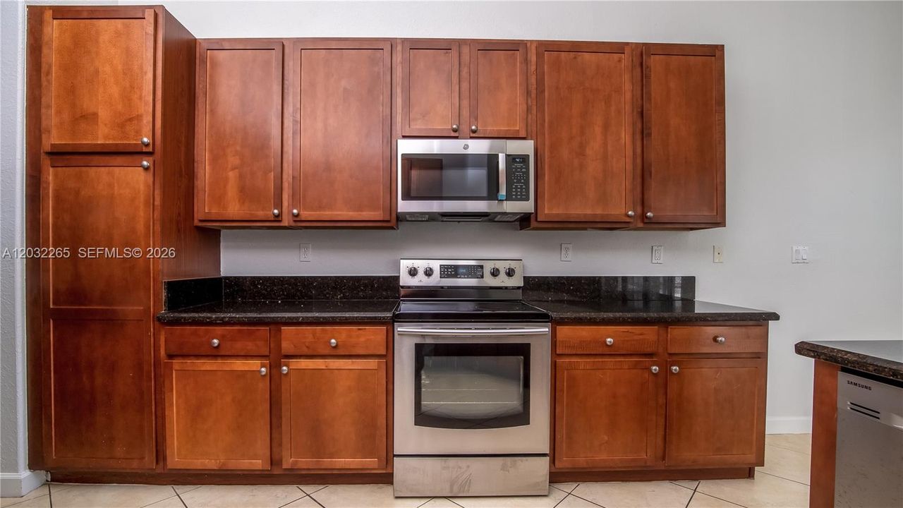 В аренду: $5,500 (4 спален, 2 ванн, 2496 Квадратных фут)