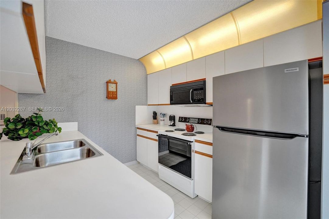 For Sale: $440,000 (3 beds, 2 baths, 1628 Square Feet)