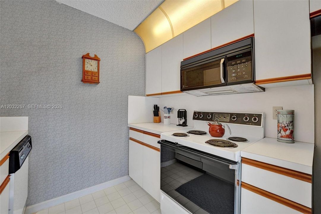 For Sale: $440,000 (3 beds, 2 baths, 1628 Square Feet)