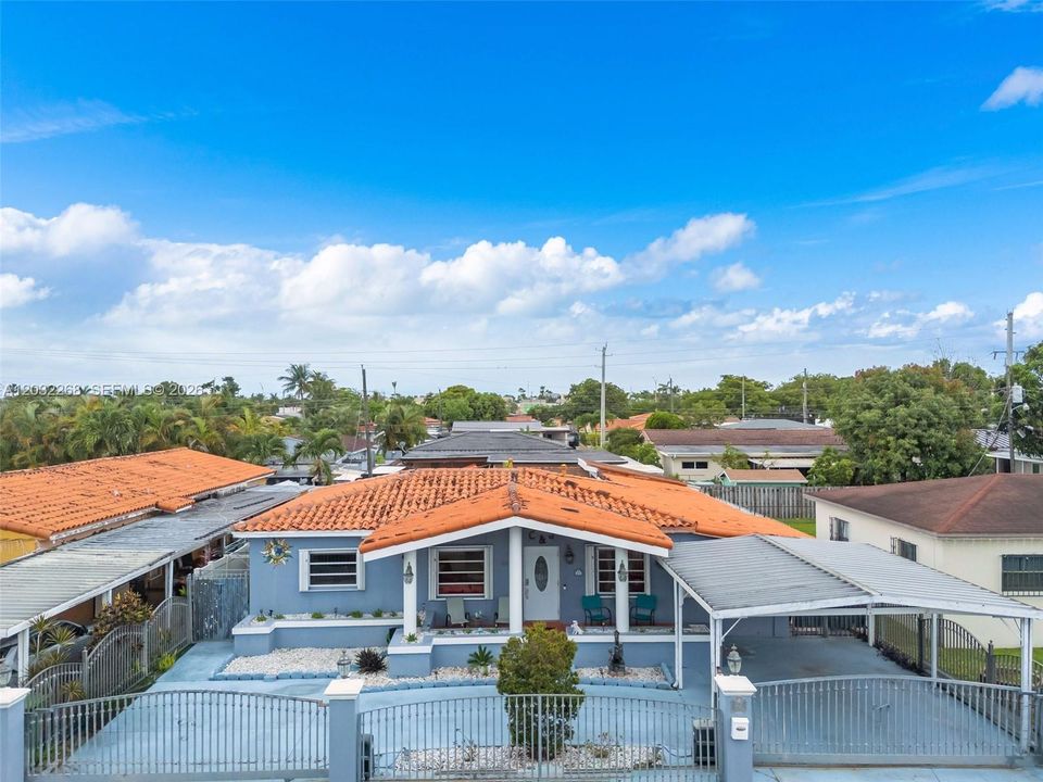 For Sale: $689,000 (3 beds, 2 baths, 1412 Square Feet)