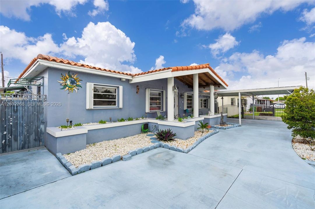 For Sale: $689,000 (3 beds, 2 baths, 1412 Square Feet)