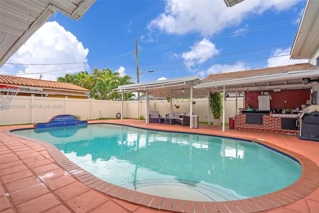 For Sale: $689,000 (3 beds, 2 baths, 1412 Square Feet)
