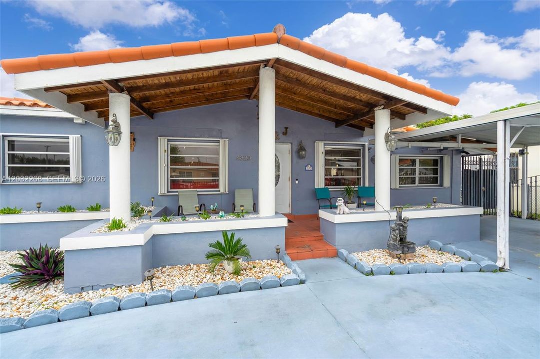 For Sale: $689,000 (3 beds, 2 baths, 1412 Square Feet)